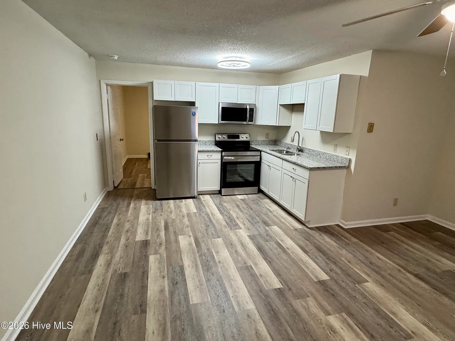 1 bed, 1.0 bath, $699 — Photo 4