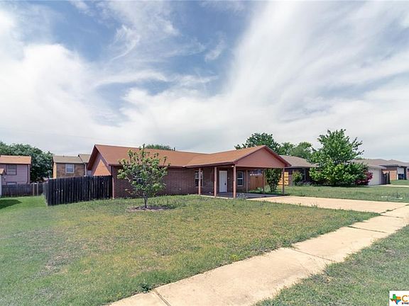 3rd image of 1909 Fleetwood Dr