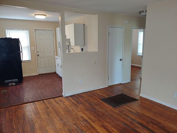 3rd image of 8400 Flora Ave