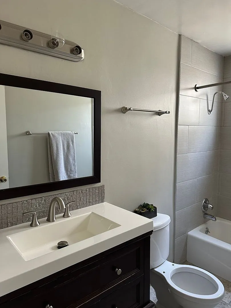 561 - Granada, LLC. — Photo 1