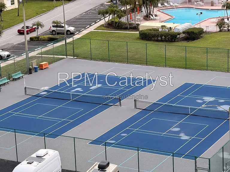 4725 Cove Cir #902 — Photo 17