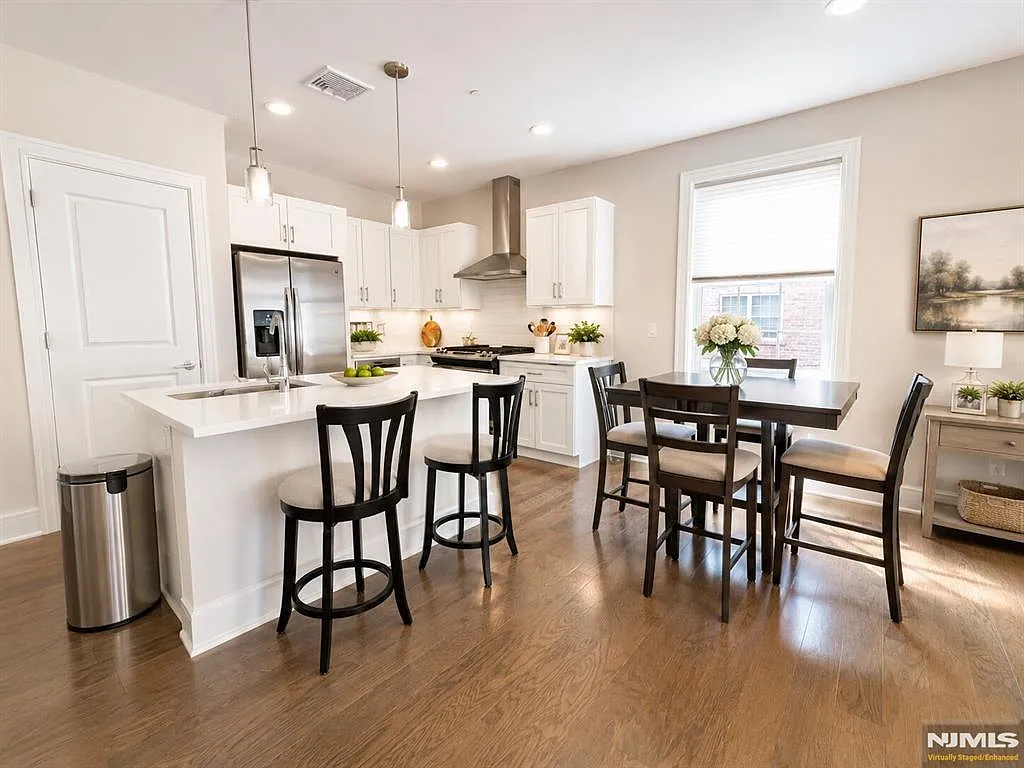 2 bed, 1206 sqft, $4,000 — Photo 3