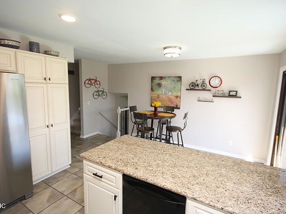 3rd image of 6415 Applewood St