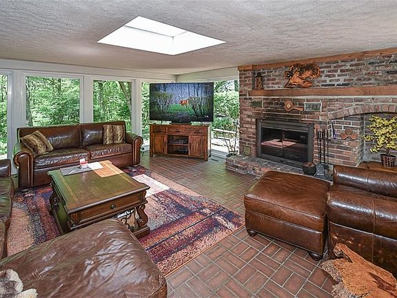 4th image of 18777 Lookout Cir