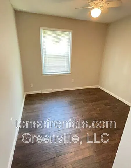 105 Chuckwood Dr — Photo 4
