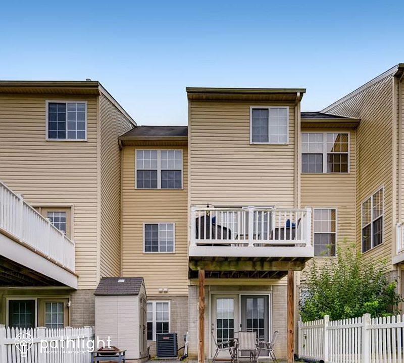 2nd image of 558 Callander Way