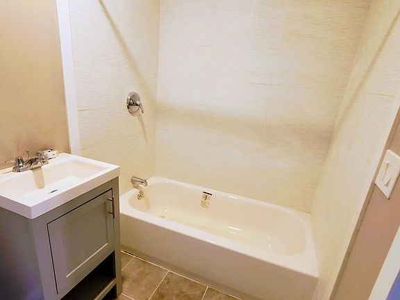 4th image of 2661 Magnolia Ave #B