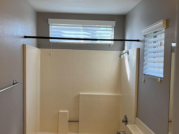 4th image of 24629 Leafwood Dr
