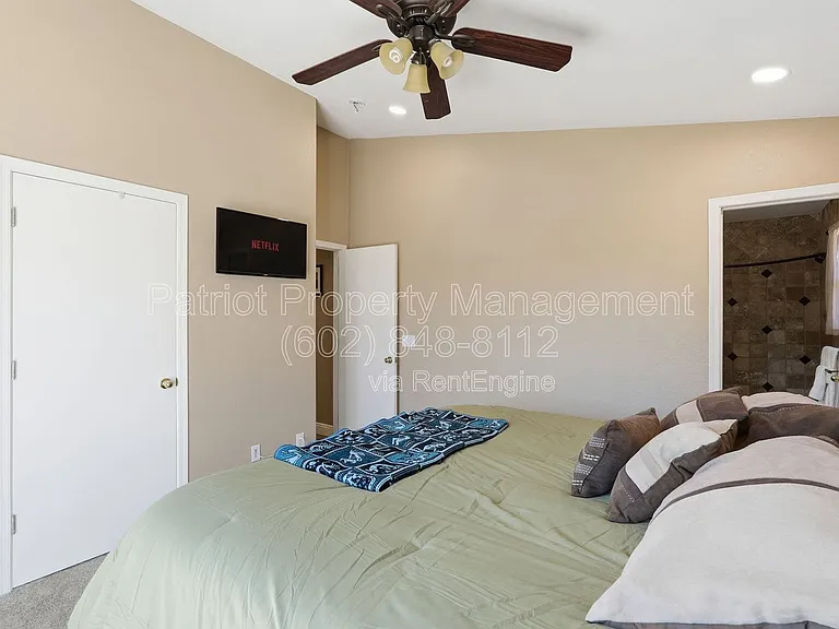 8629 W Echo Ln — Photo 17