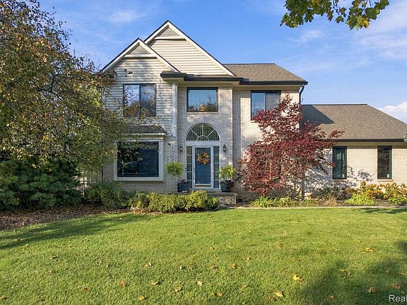 2nd image of 113 Chestnut Rdg