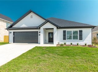 261 Maroon Ave, Fayetteville, AR 72704