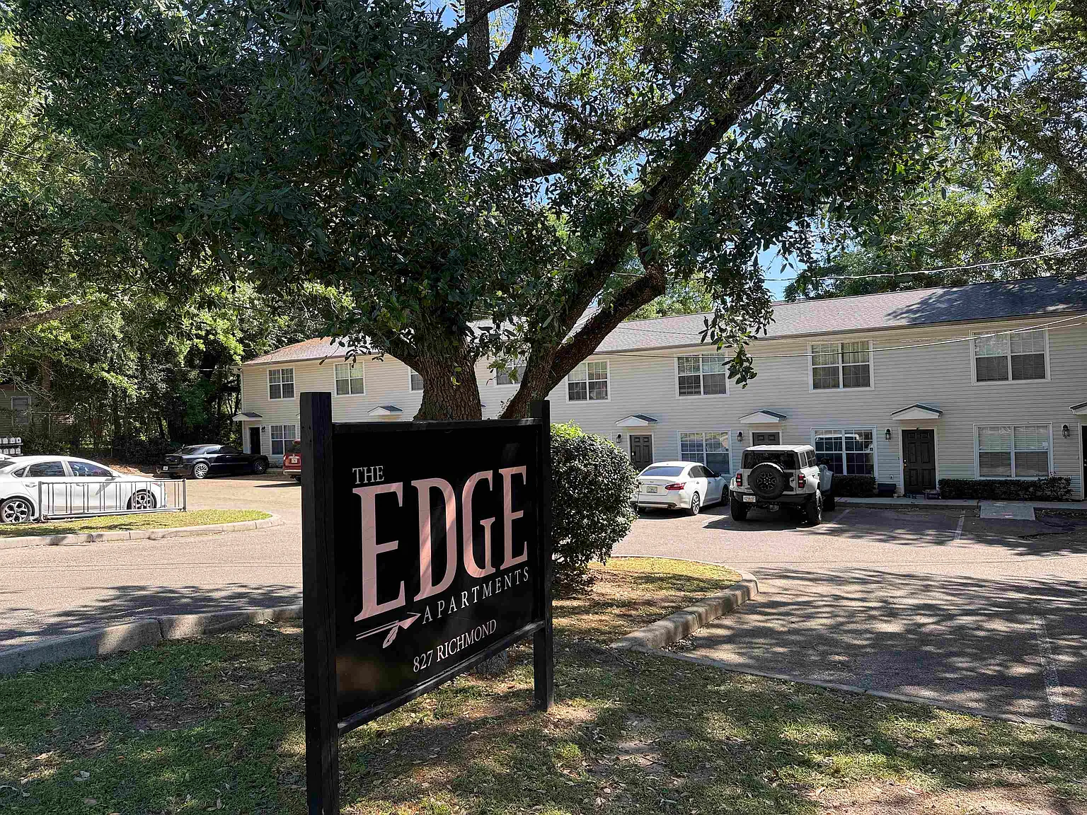 2 bed, 2.5 bath, 1000 sqft, $1,050 — Photo 1