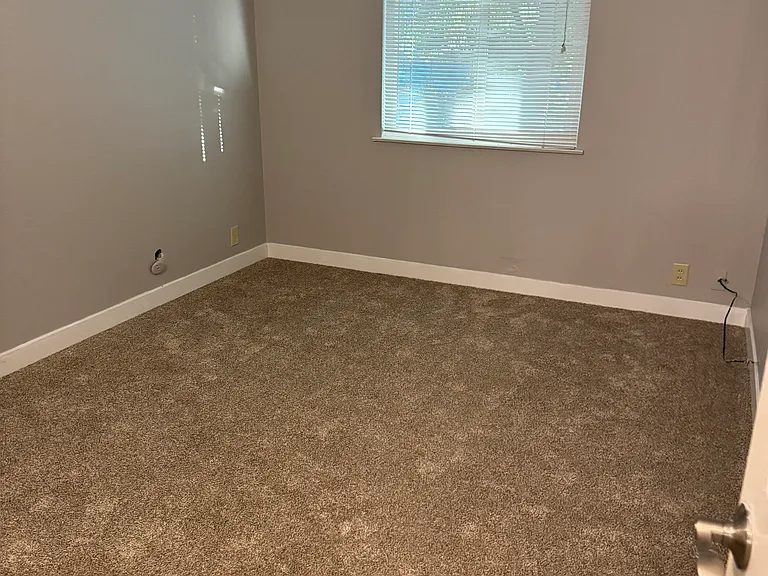 Foothill Manor — Photo 40