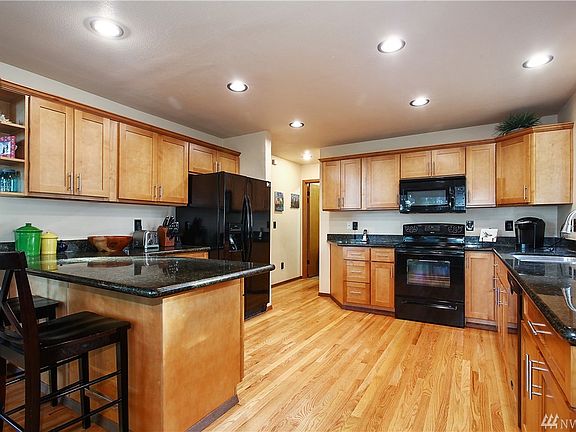 4th image of 8914 69th Ave NW