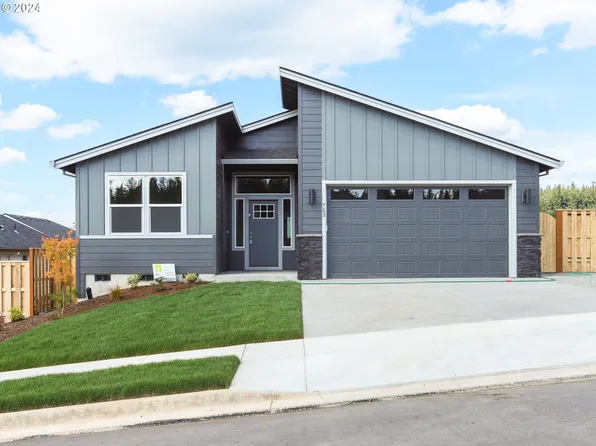 753 NE Wildwood Dr, Estacada, OR 97023