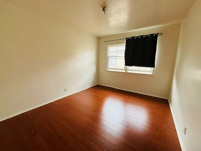 12823 Burbank Blvd — Photo 18