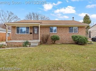 8456 Robindale Ave, Dearborn Heights, MI
