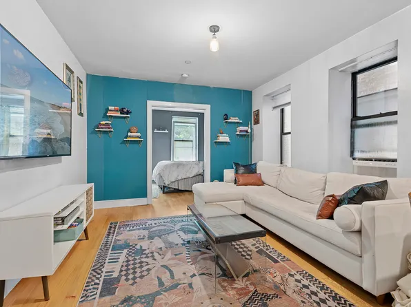 305 West 150th Street image 2 of 14