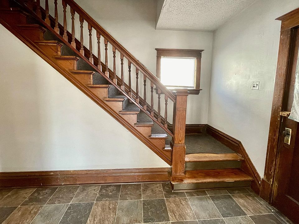 524 N 3rd St, Aberdeen, SD 57401 Zillow