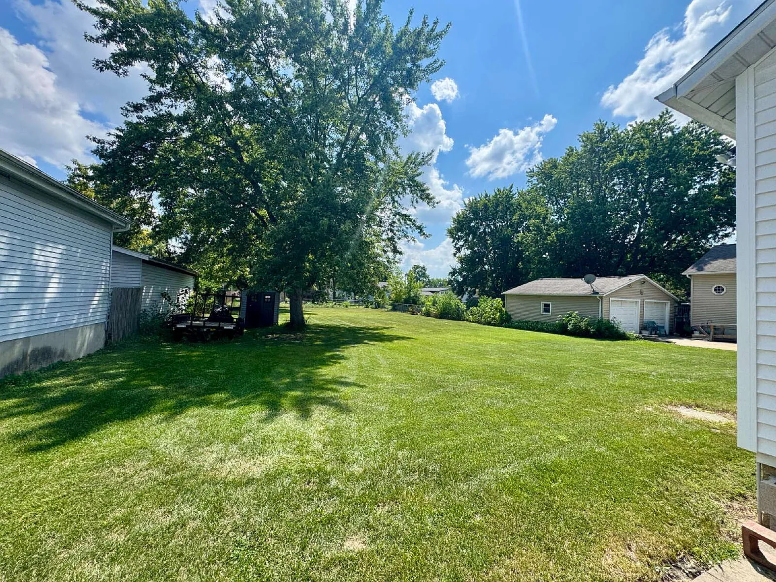 2 bed, 1.0 bath, $1,550 — Photo 2