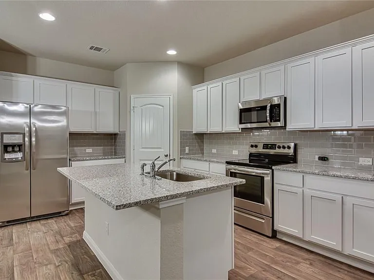 309 Naset Dr — Photo 9
