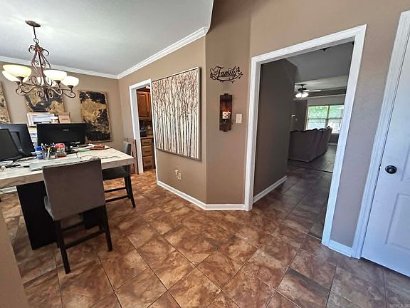 5th image of 46 Chateaus Ln