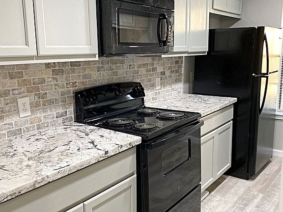 4th image of 7866 Gladys Ave