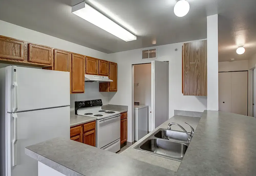 Emerald Park Apartments — Photo 2