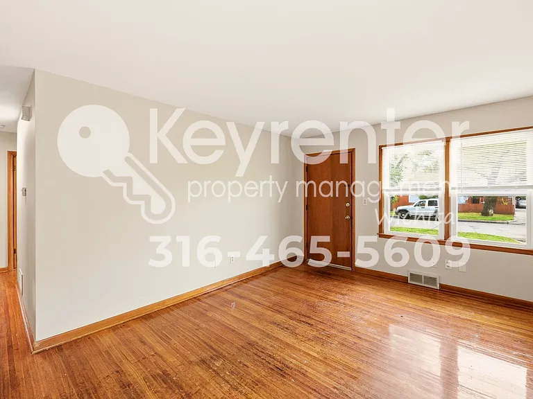 2060 S Euclid St — Photo 7