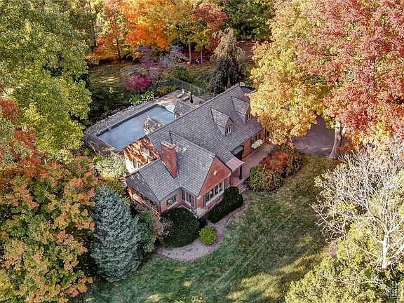 2nd image of 313 Deerpark Cir