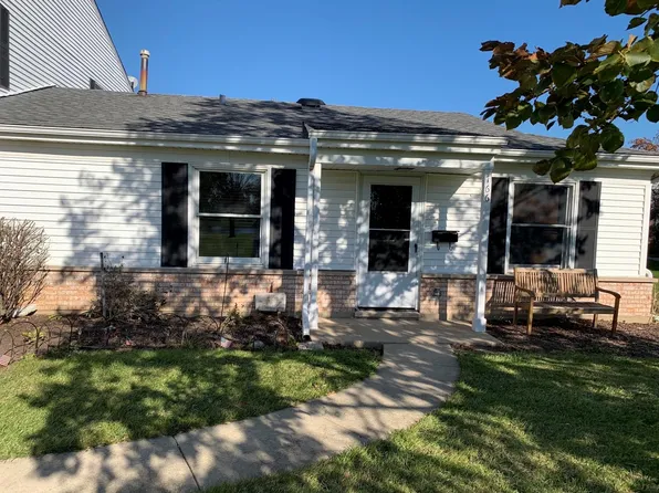 766 Moore Dr, Elk Grove Village, IL 60007