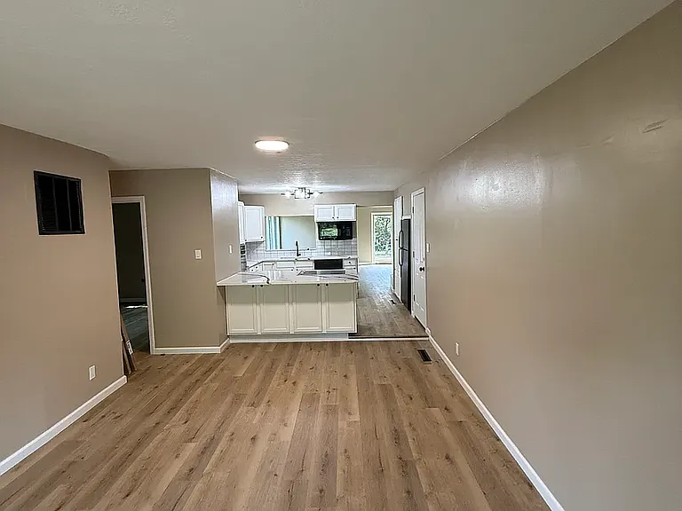 1458 Blaine Dr — Photo 12