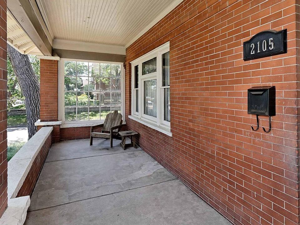 1st image of 909 NW Cedarwood Dr