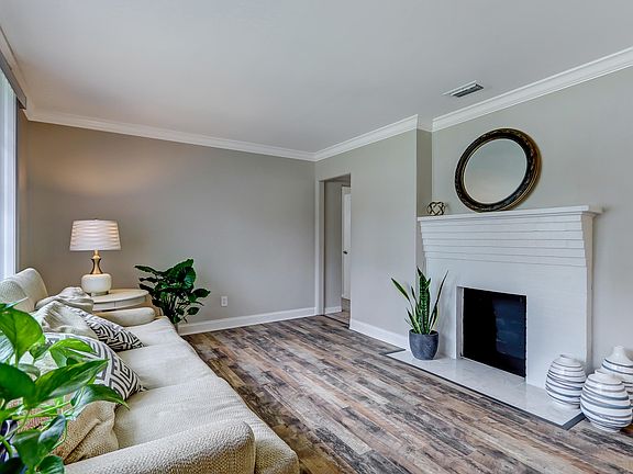 4th image of 1404 W Magnolia Cir