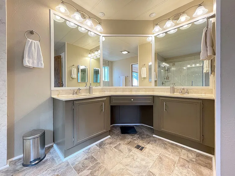 121 Ivy Ln — Photo 32