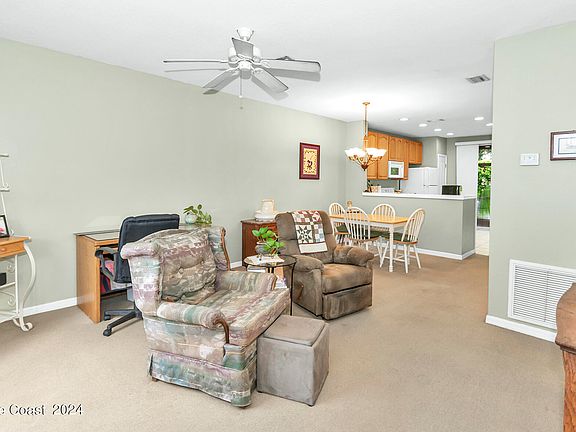 4th image of 1380 Hampton Park Ln