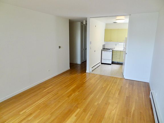 4th image of 5435 N Artesian Ave APT 3S