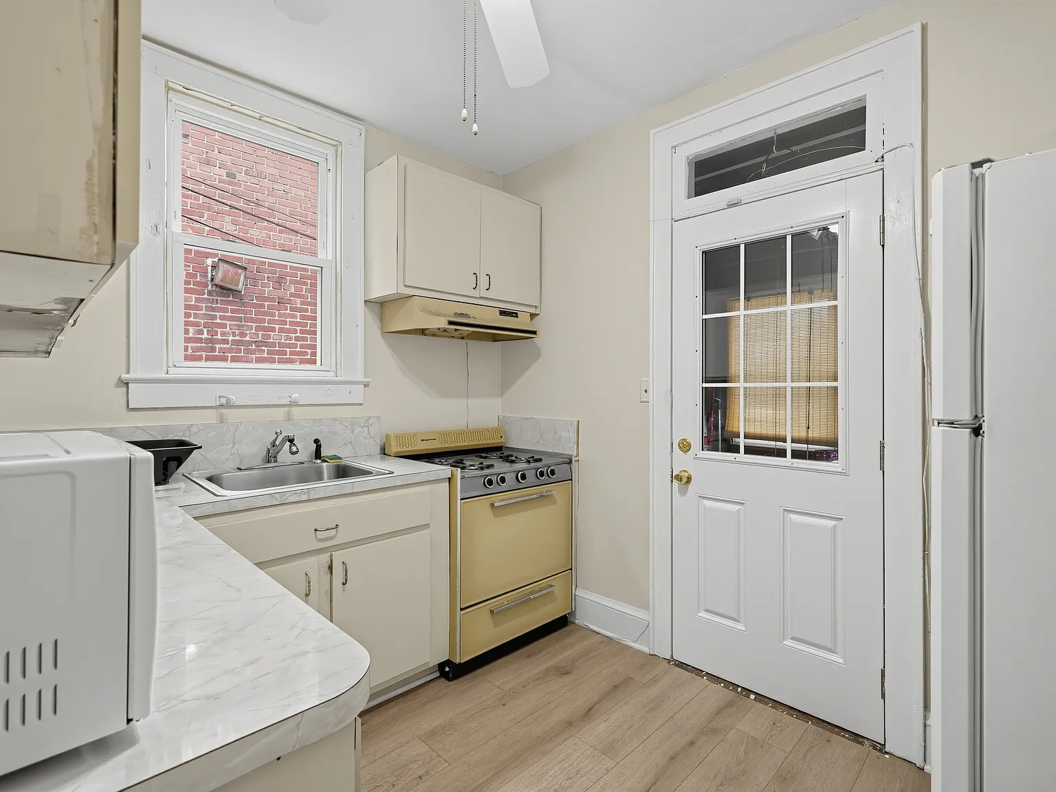 3 bed, 1.5 bath, 1238 sqft, $4,195 — Photo 4