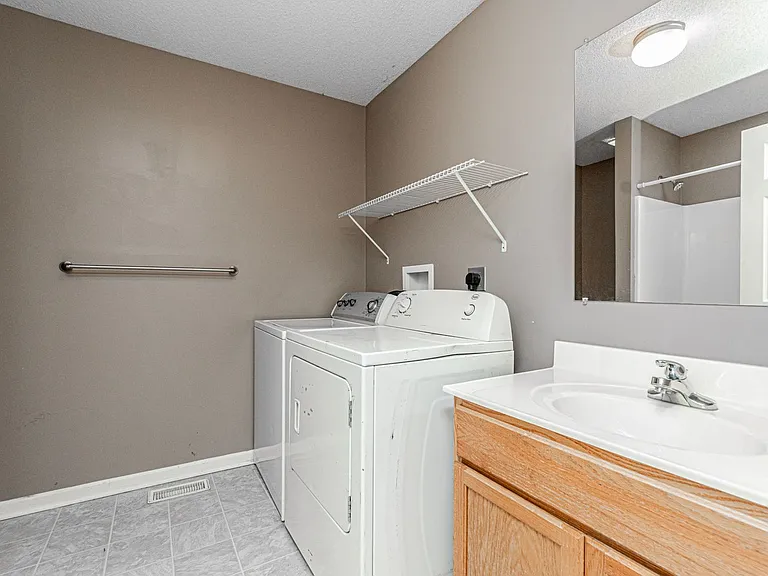 823 Whitetail Ct — Photo 17