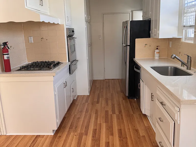 2779 Lakewood Ave — Photo 6