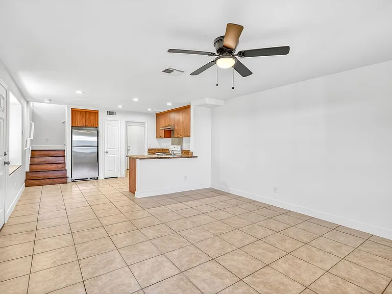 3037 Aloha Ave — Photo 8