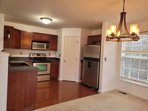 4th image of 47808 Pembroke Dr