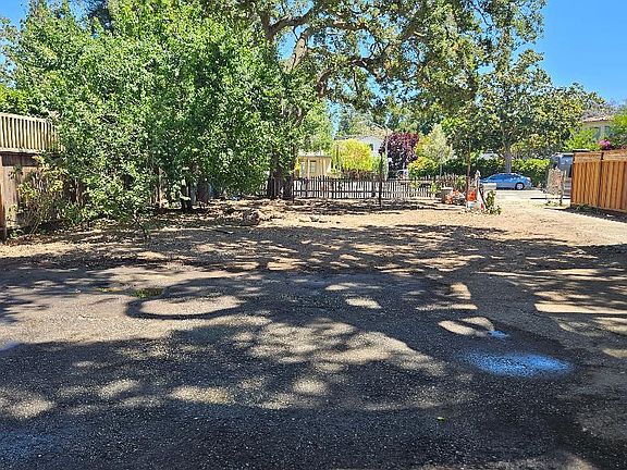 4th image of 1775 Park Blvd