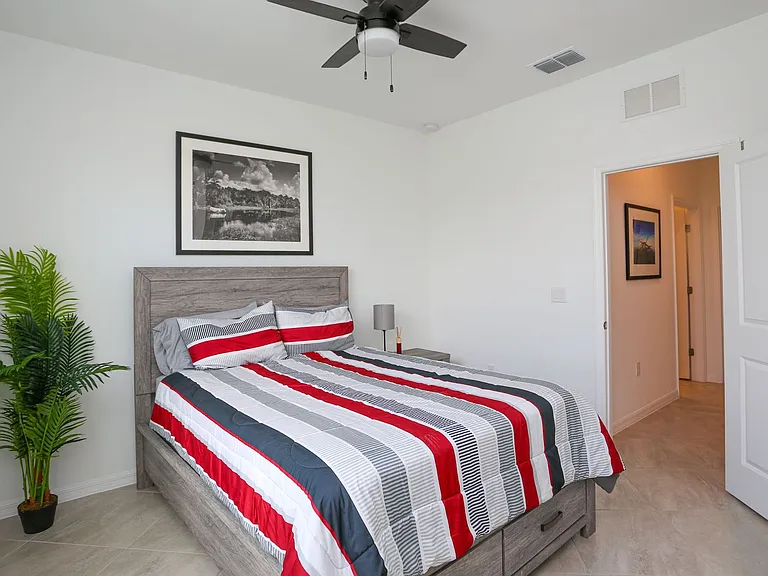 2155 Hamlin St — Photo 31