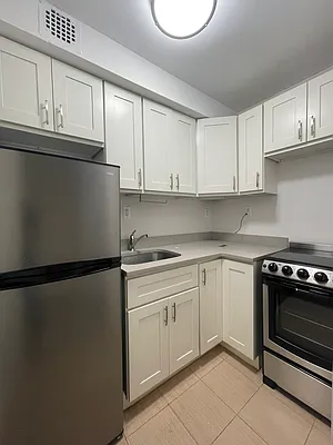 Rented by Avenues Real Estate | media 9