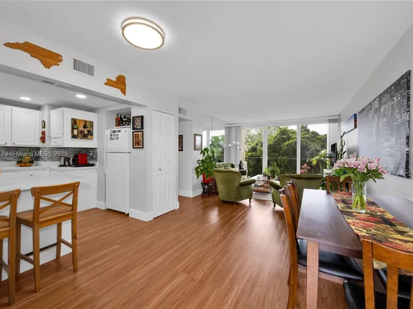 820 NW 87th Ave APT 302, Miami, FL 33172