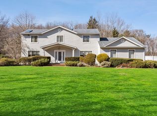29 Artisan Ave, Huntington, NY 11743