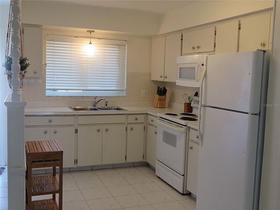 4th image of 171 Golf Club Ln