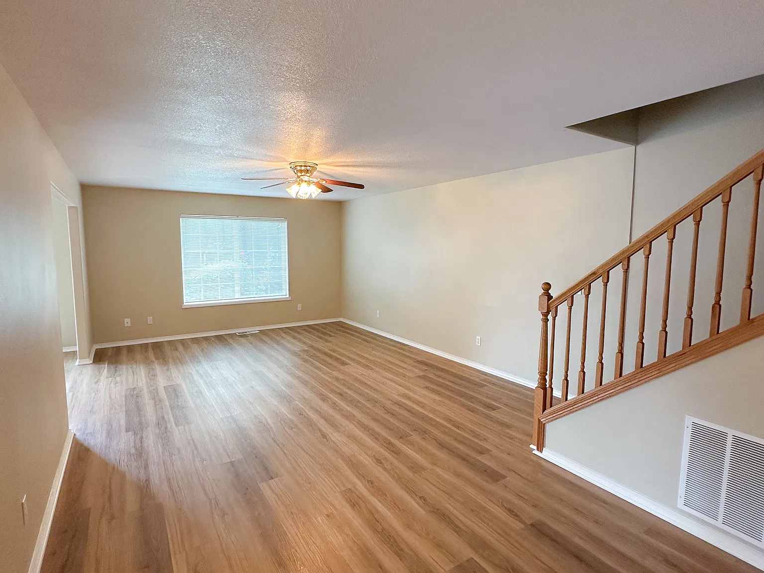 3 bed, 2.5 bath, 2050 sqft, $2,500 — Photo 4