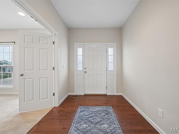 2nd image of 910 Ellis Park Dr
